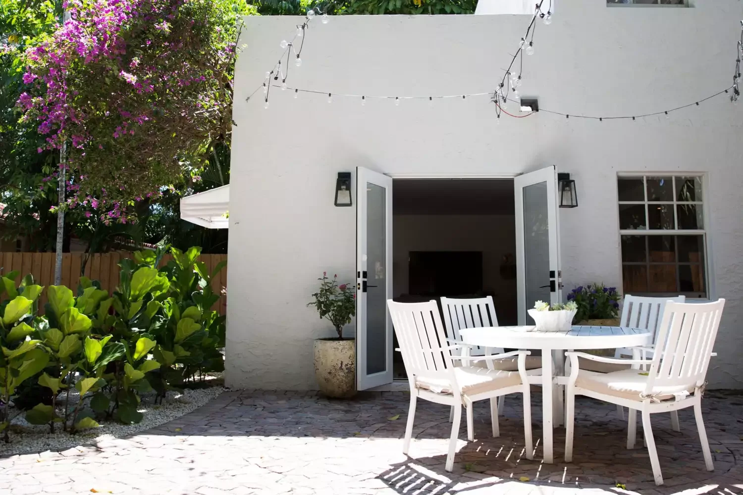 A Charming Side Garden