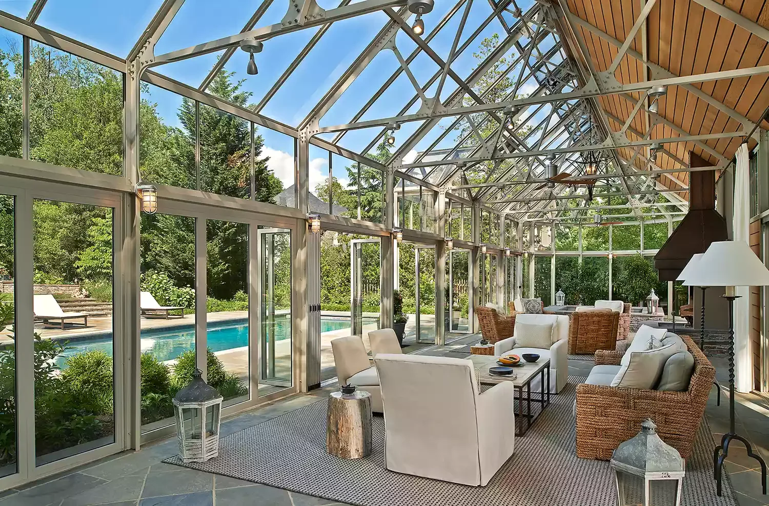 A Dramatic Poolside Lounge