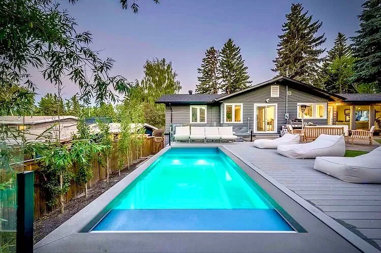 A Stylish Modular Pool