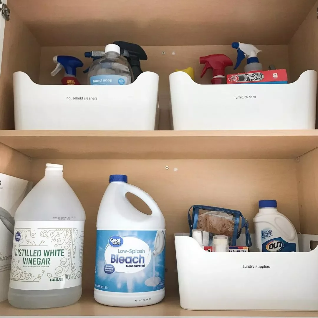 Avoid Detergent Stains With Plastic Bins