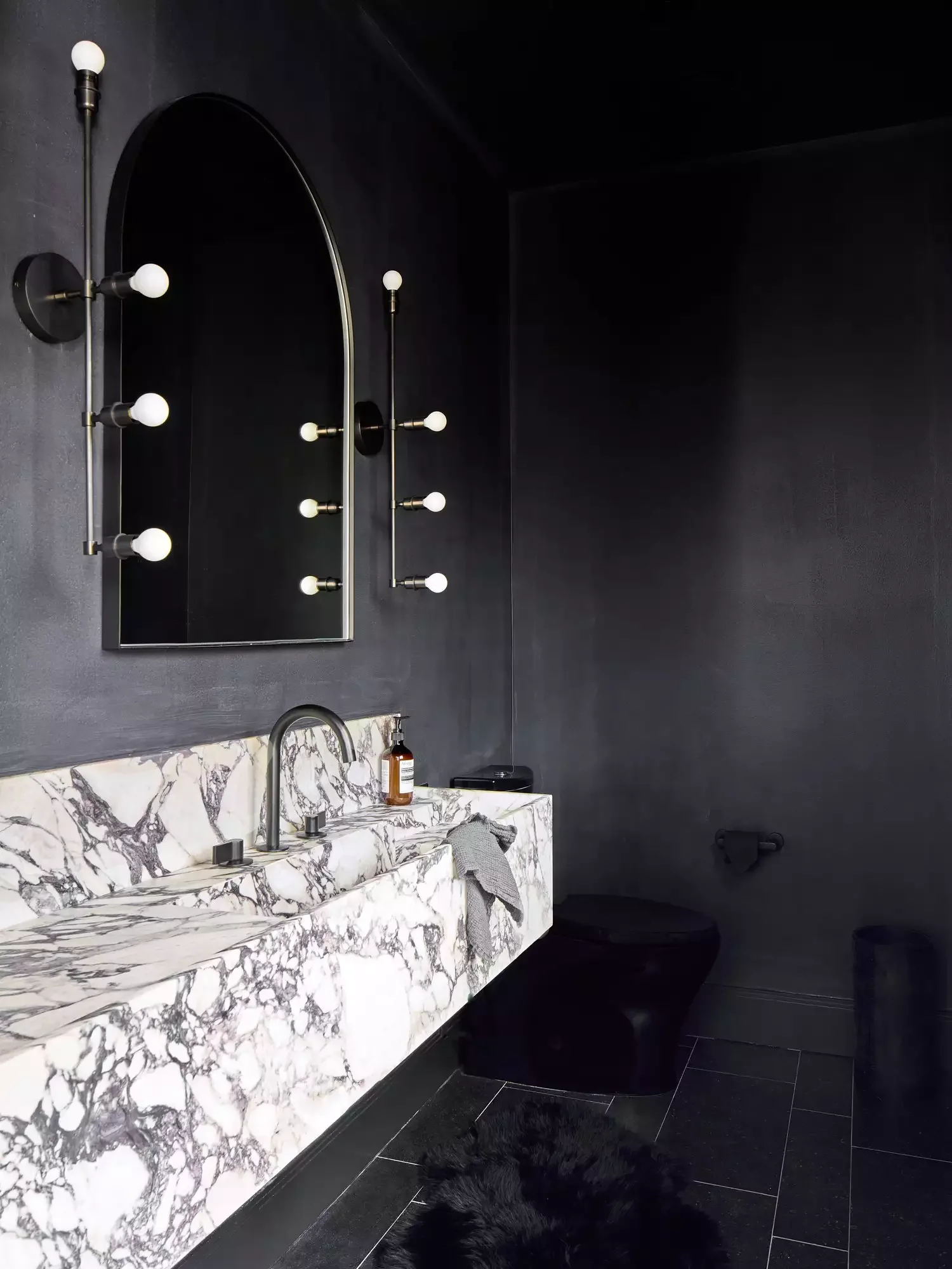 Black Tile With White Grout