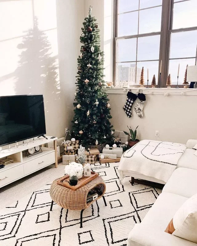 Black-and-White Tree