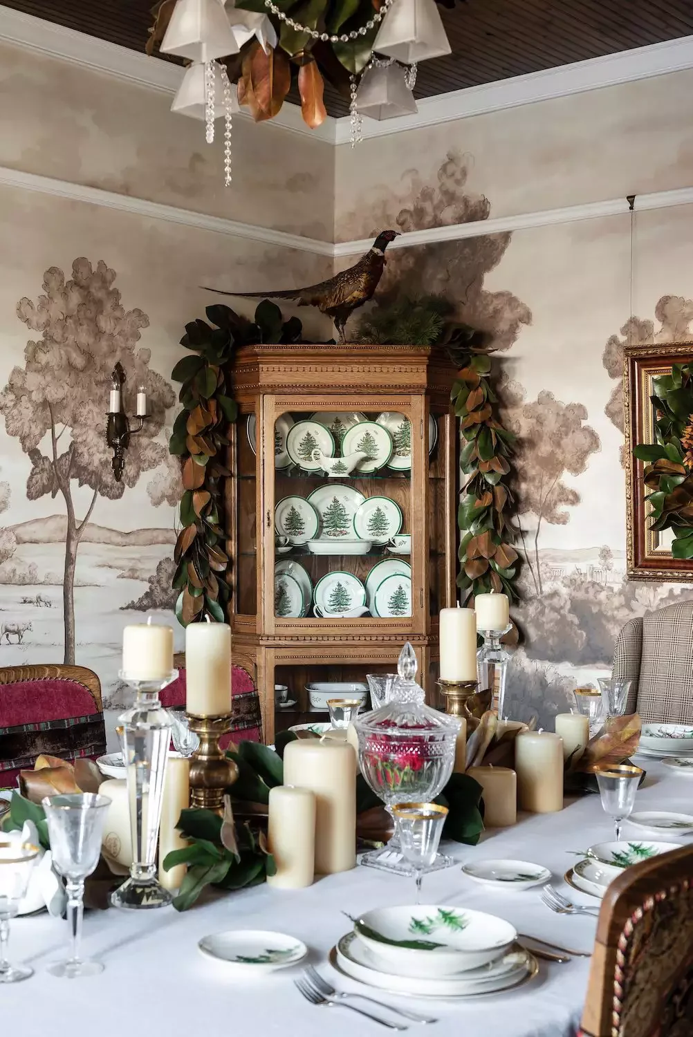 China Cabinet Garland