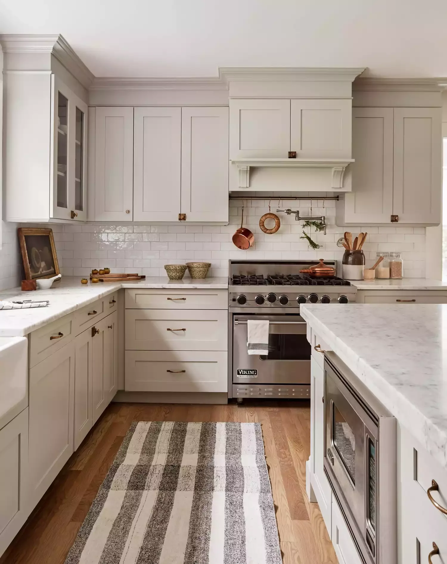 Classic White and Gold Kitchen