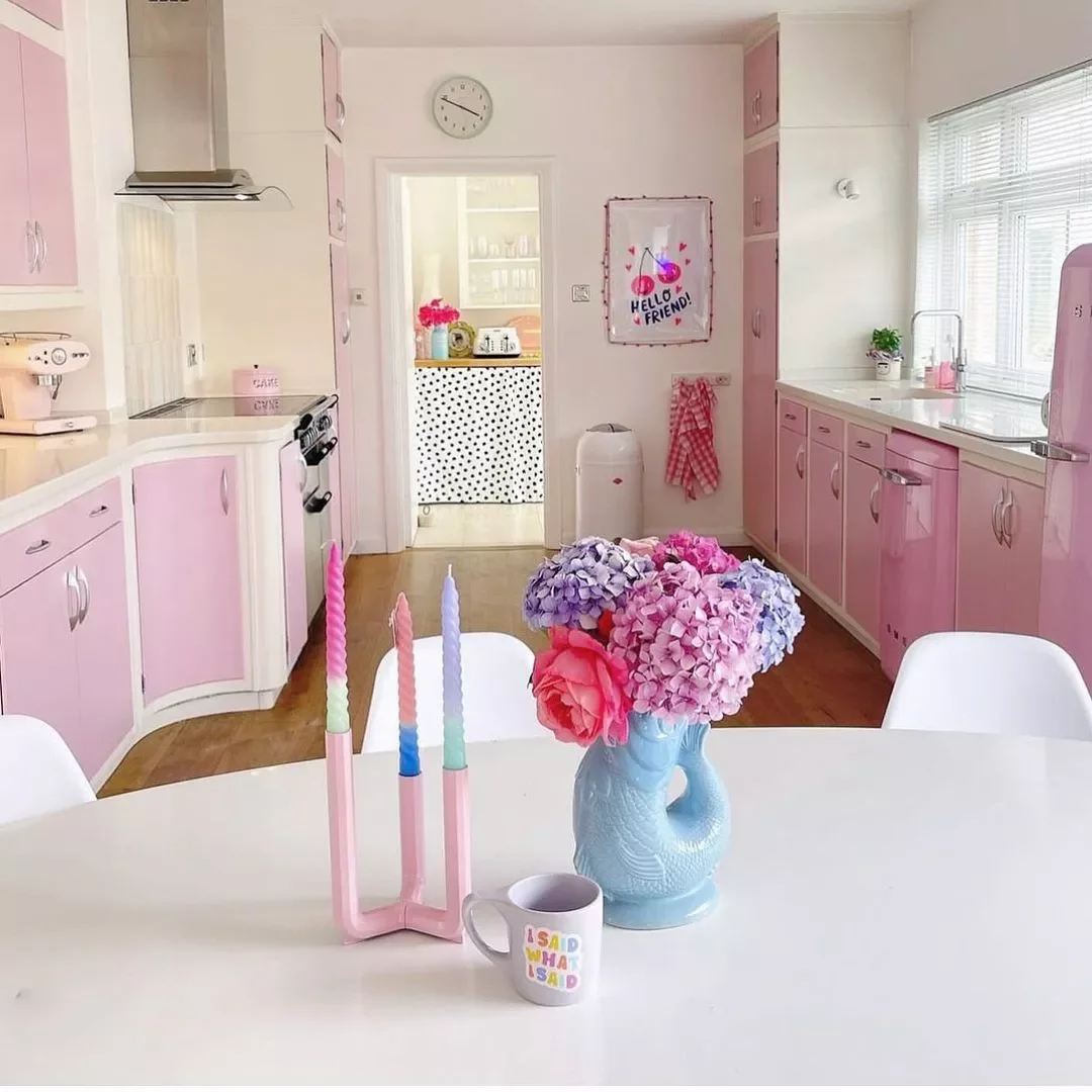 Complement ith Pastel Hues