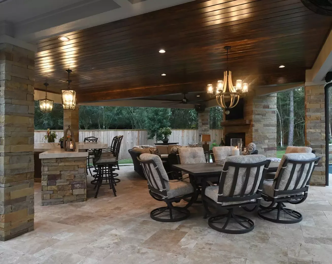 Create Rustic Charm With a Wood and Metal Chandelier