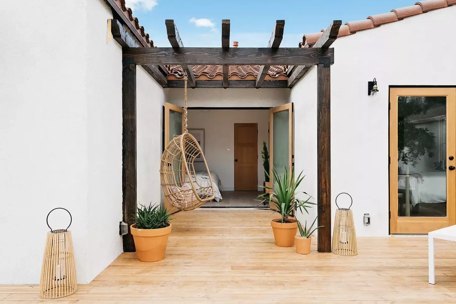 Deck With Pergola