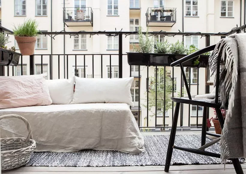 Decorate the Balcony