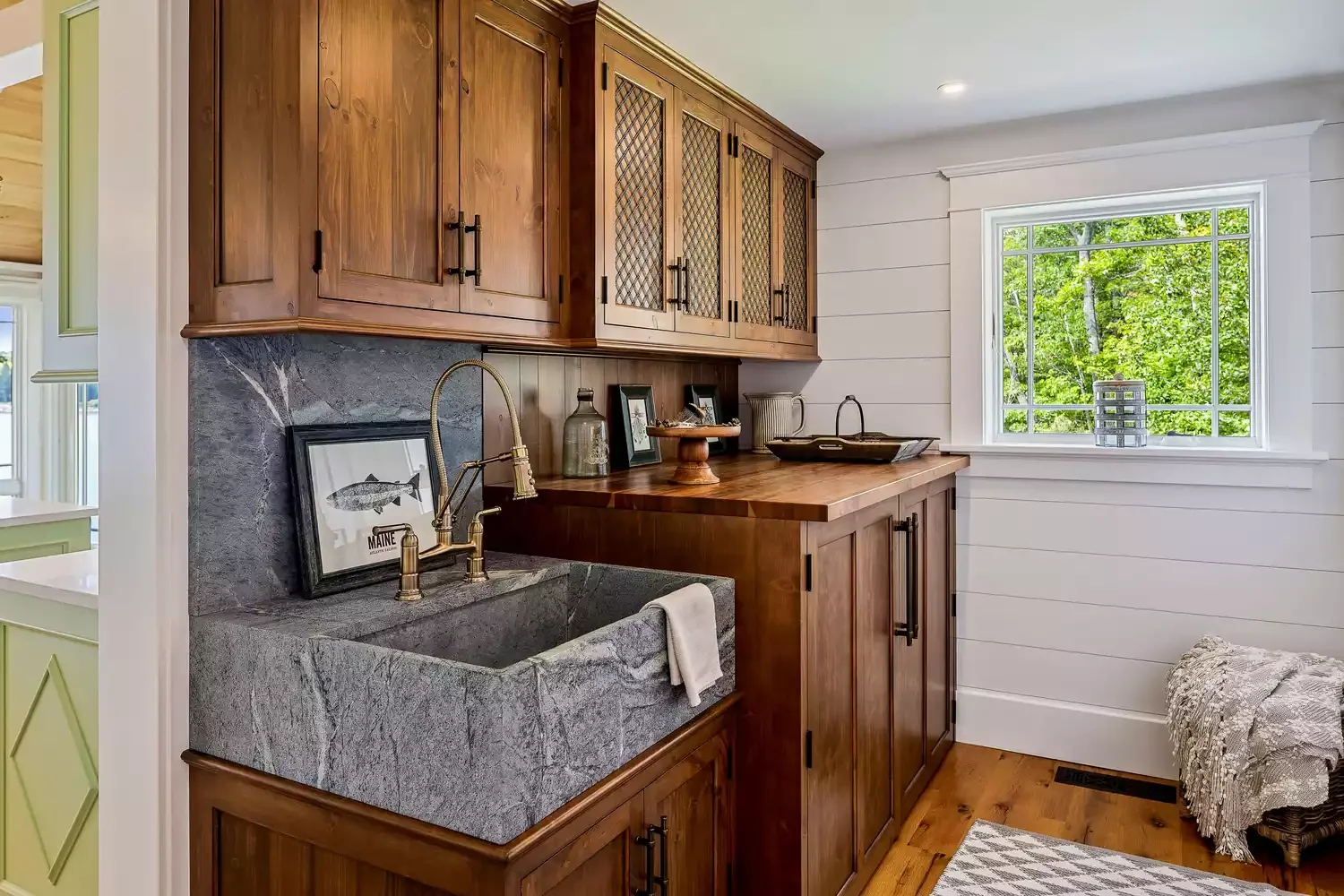 Design a Rustic Laundry Room