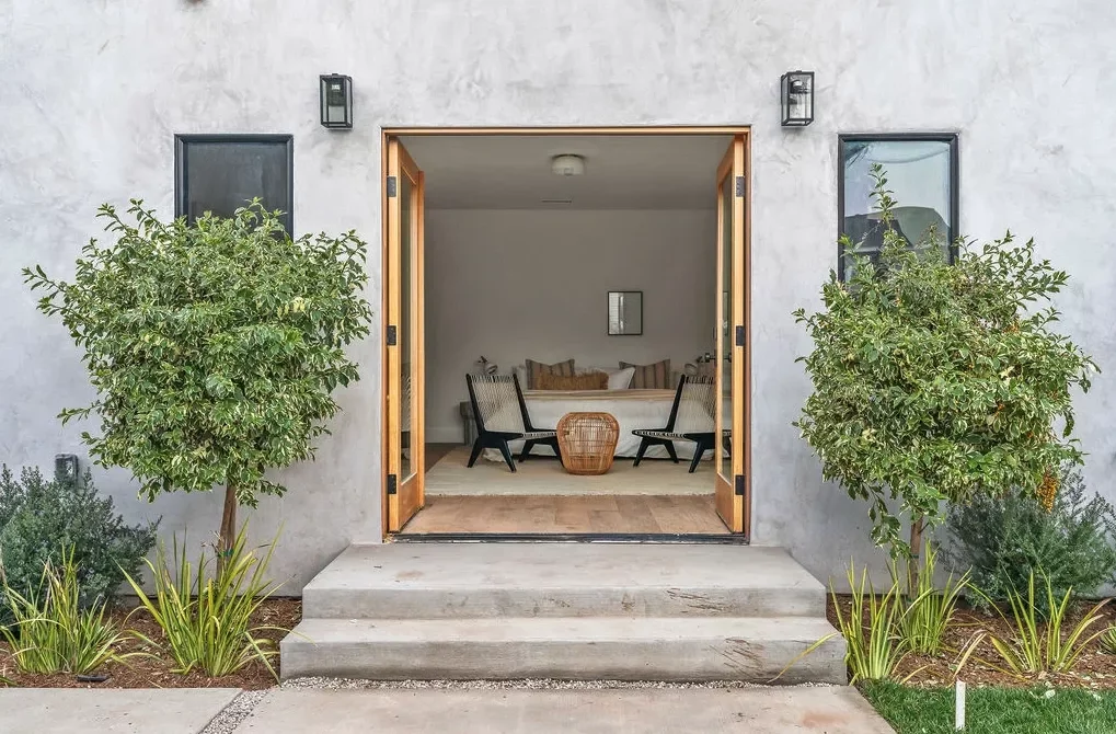 Detached Garage