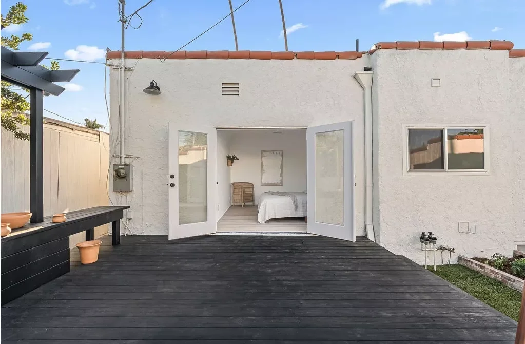 Detached Garage