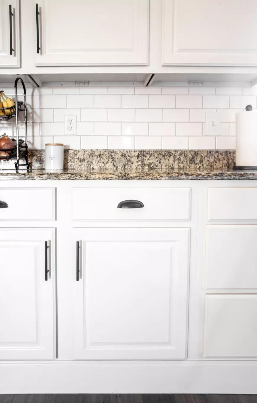 Extended Countertop for Contrast