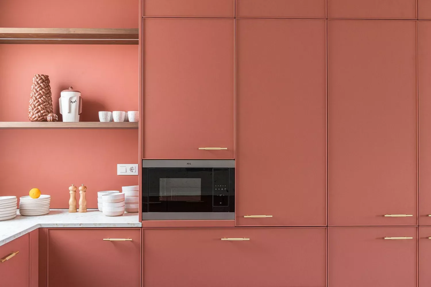 Fill Gaps With Open Shelves