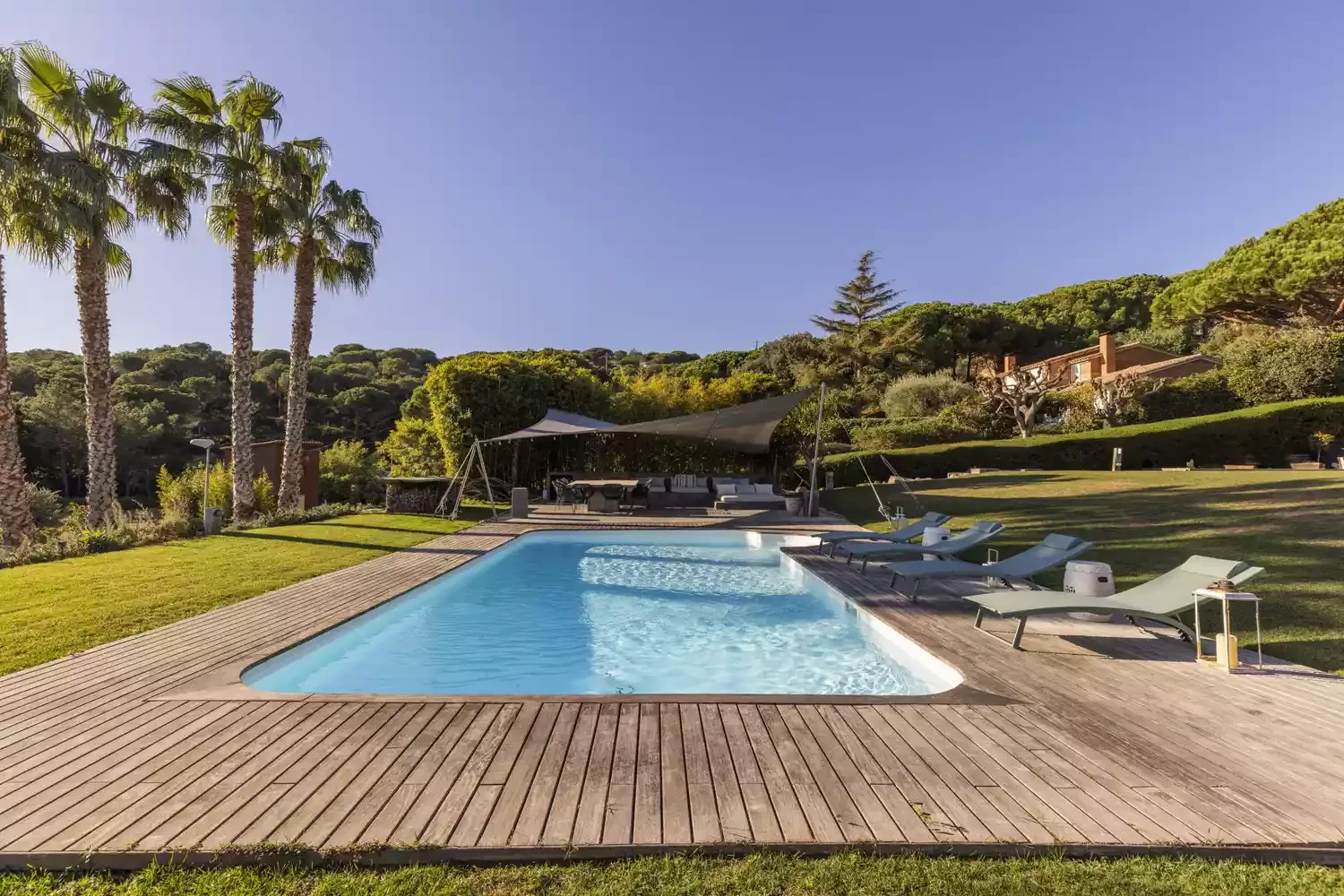 Floating Pool Deck