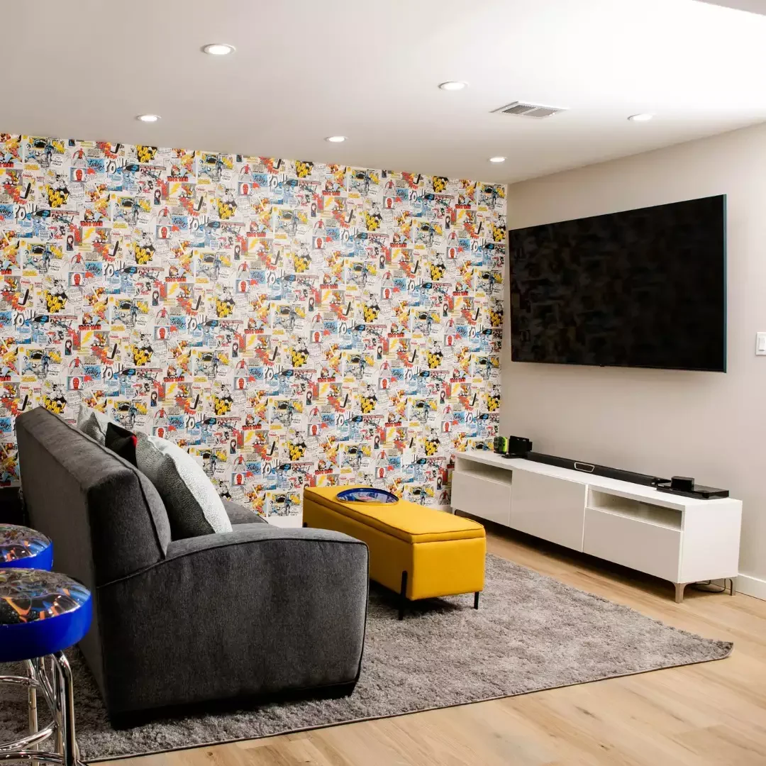 Go Big With Bold Wallpaper
