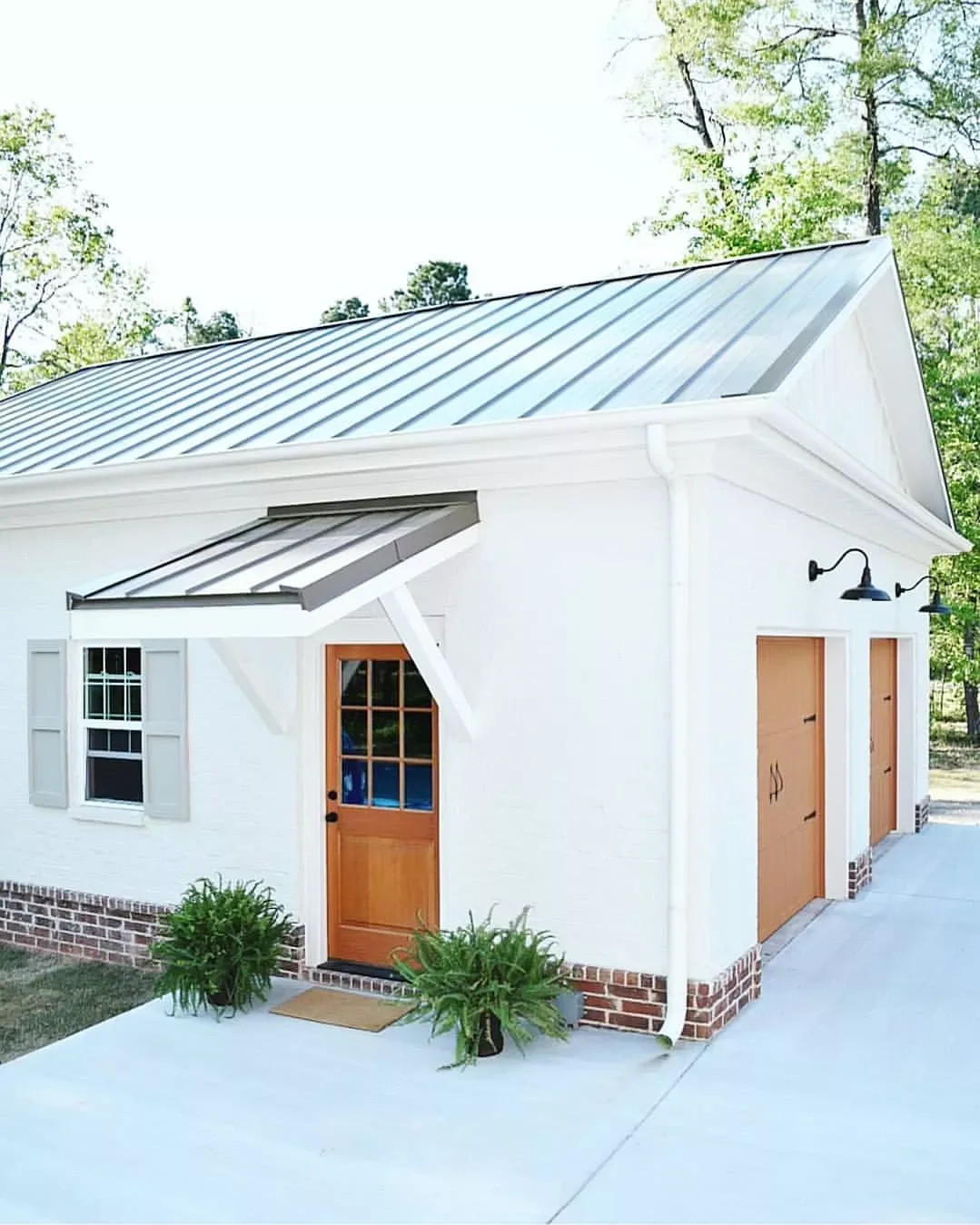 Go With an Industrial-Style Garage
