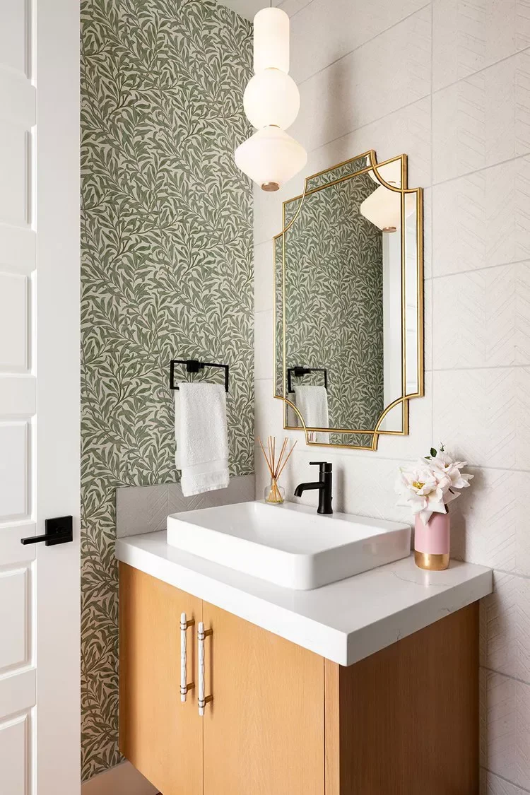 Green Accent Wallpaper