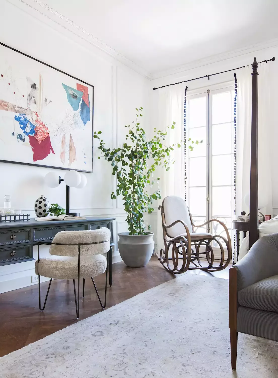 Hang Large Scale Art