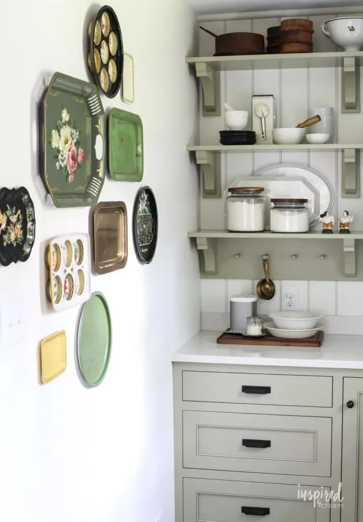 Hang Your Tray Collection