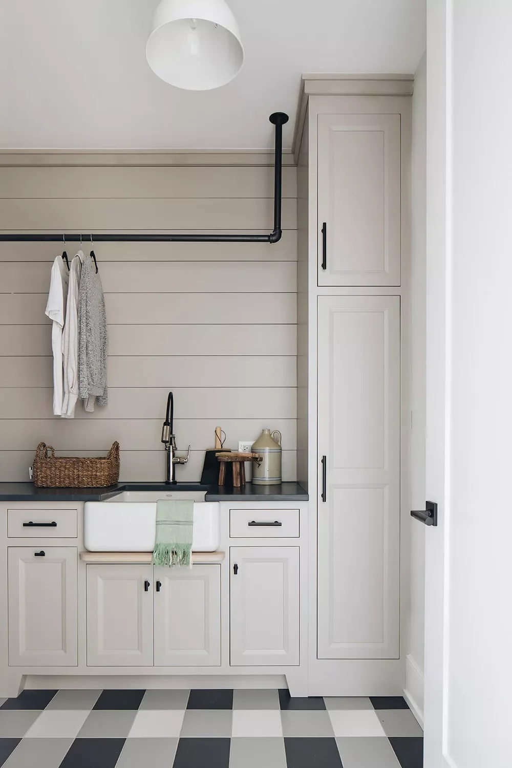 Install a Ceiling Rod