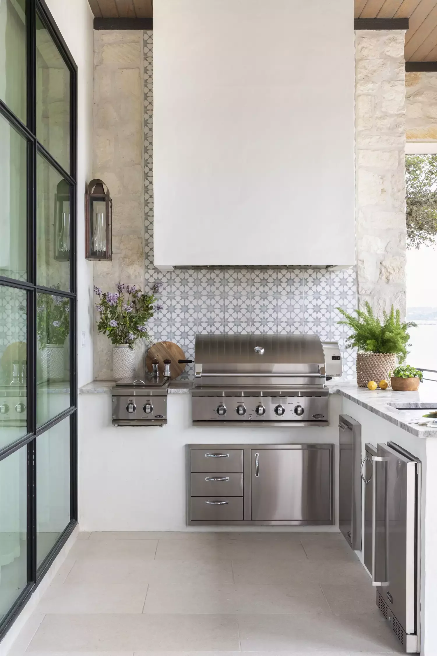 L-Shaped Patio Kitchen