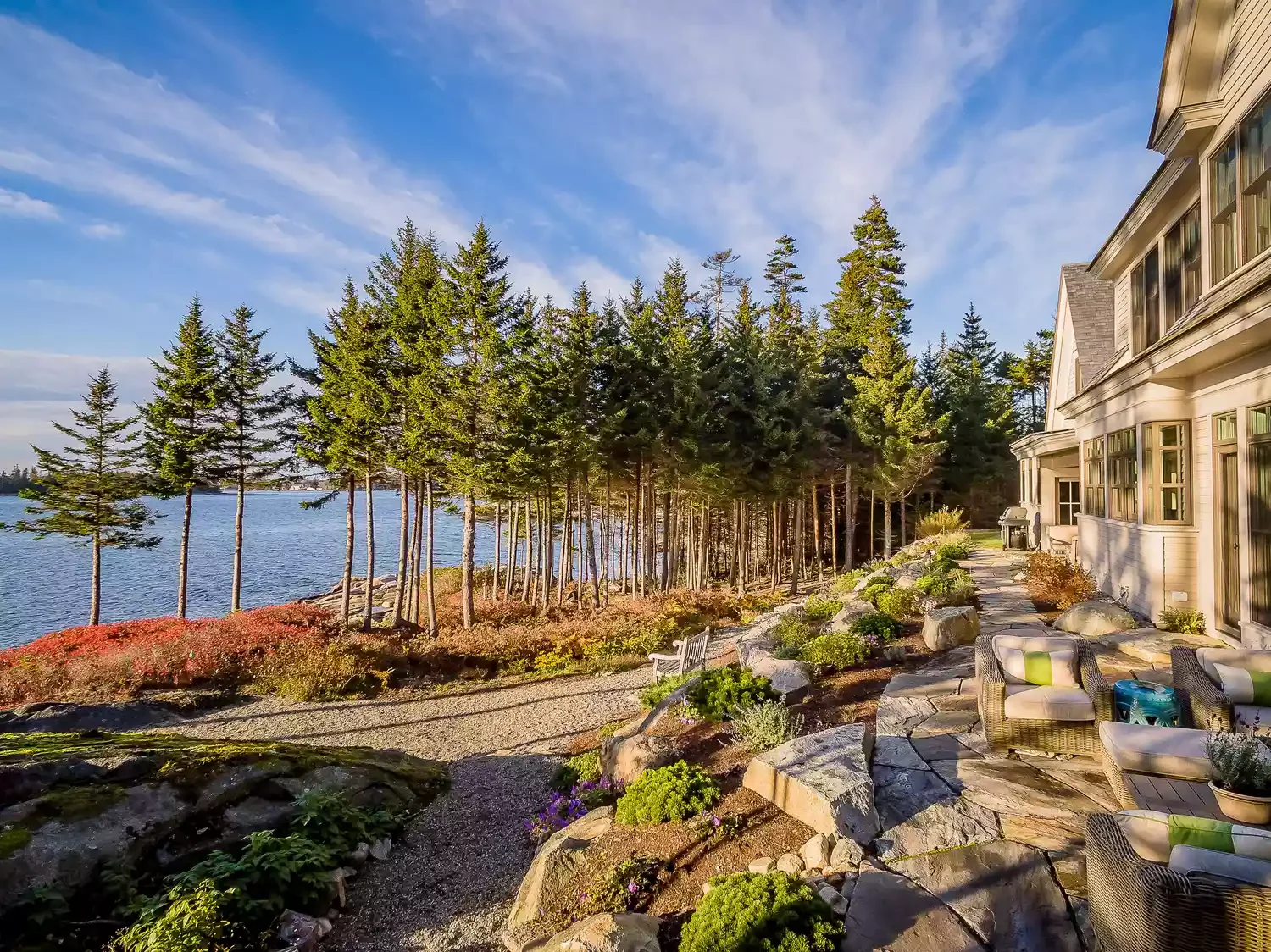 Lakeside Flagstone Patio