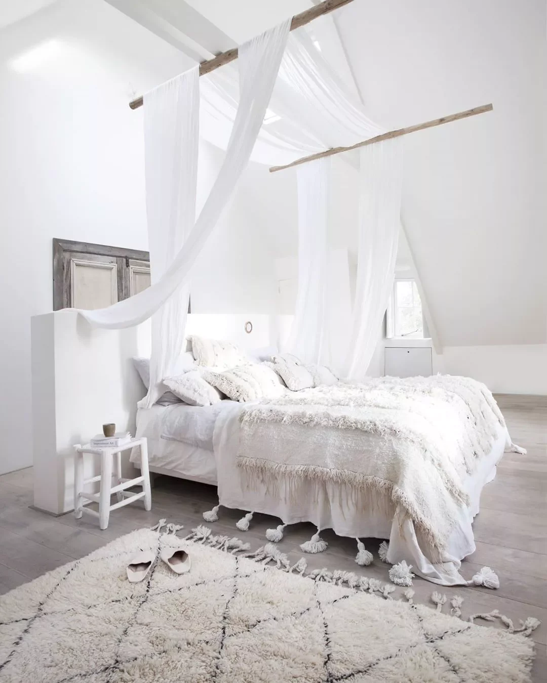 Make It Monochrome