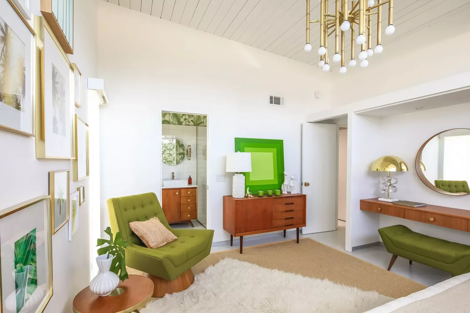 Midcentury Modern En Suite