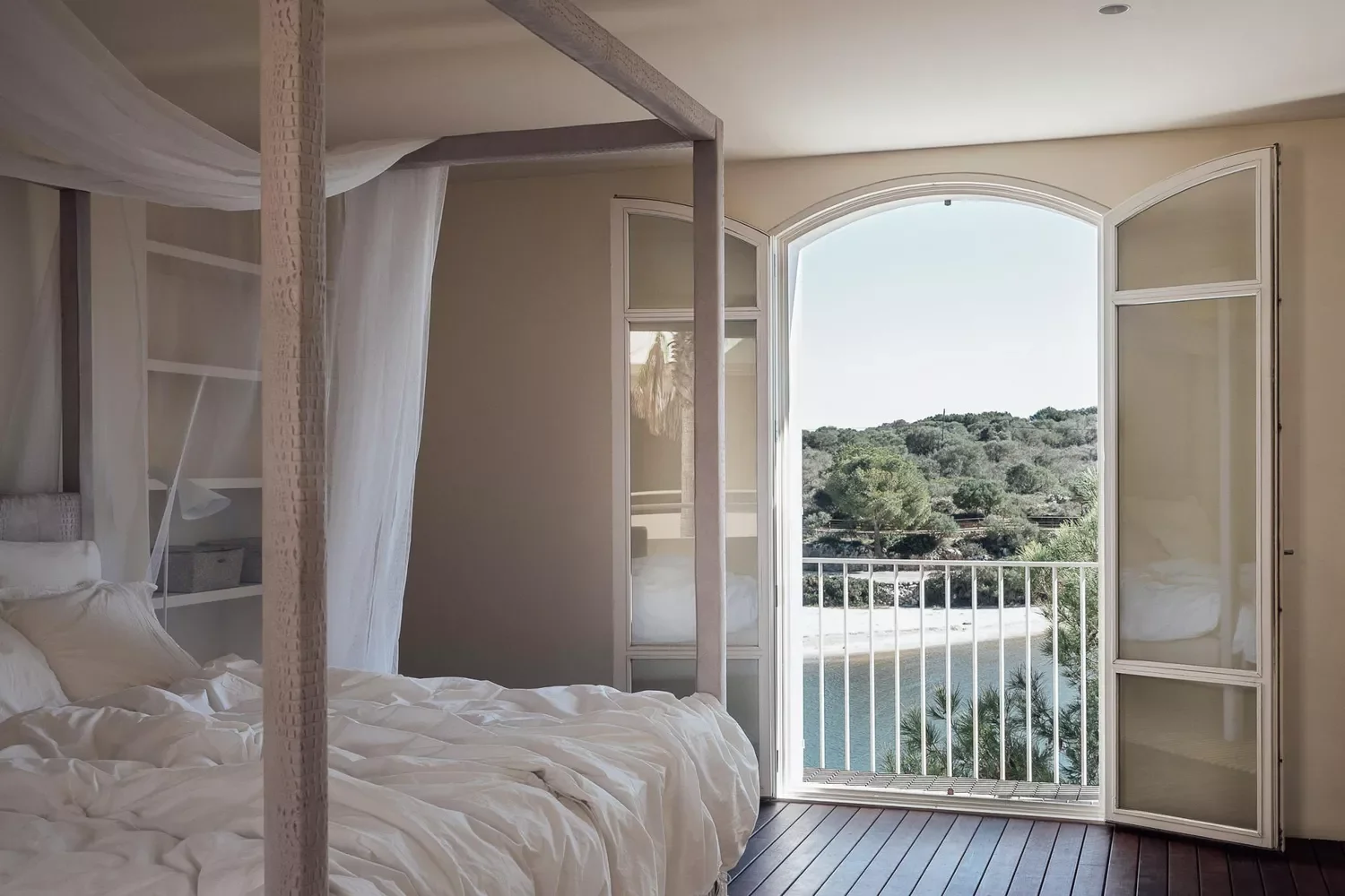 Minimalist Canopy Bed