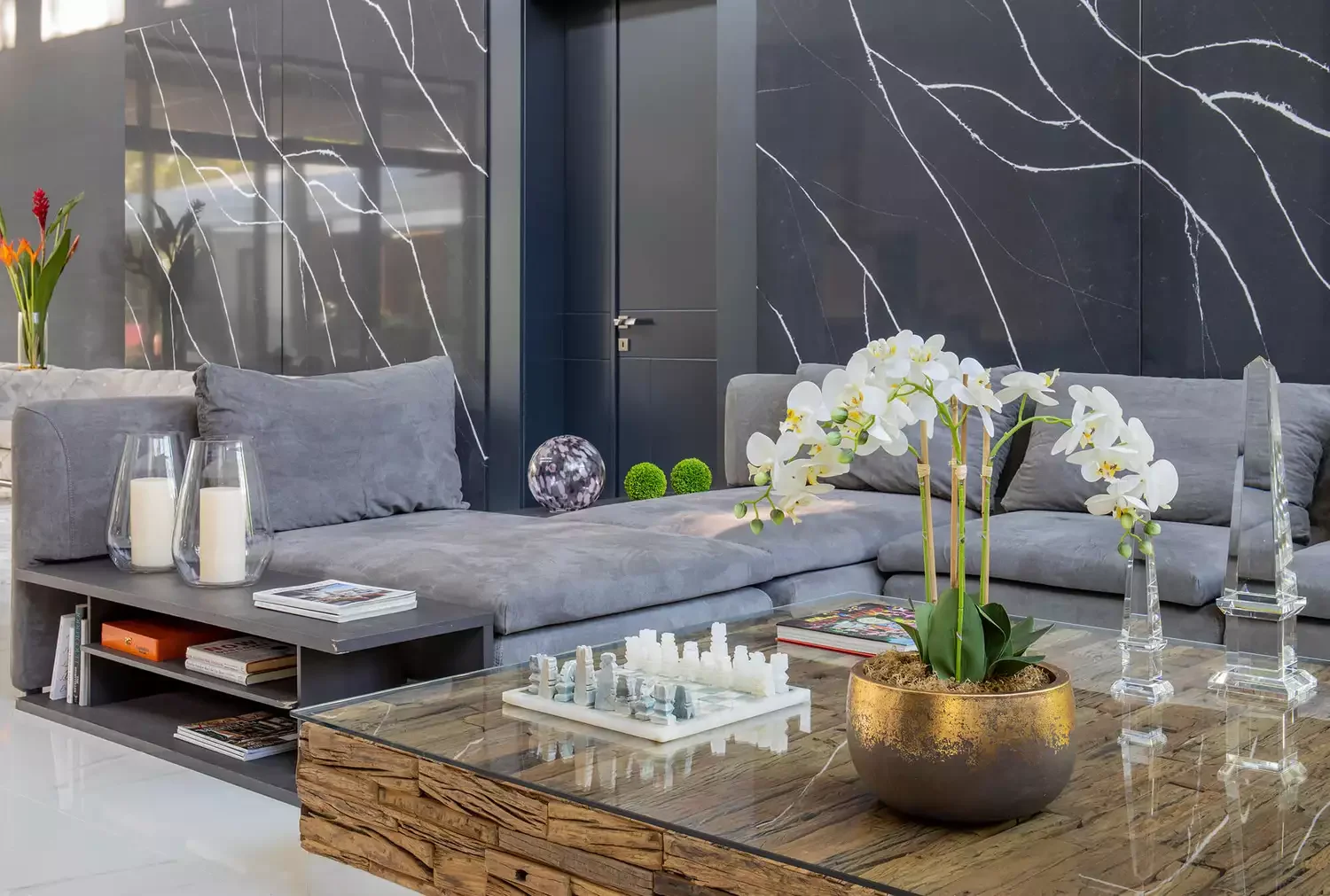 Mixed Black Wall Finishes