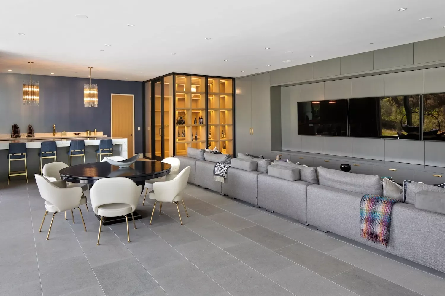 Multi-Screen TV Wall