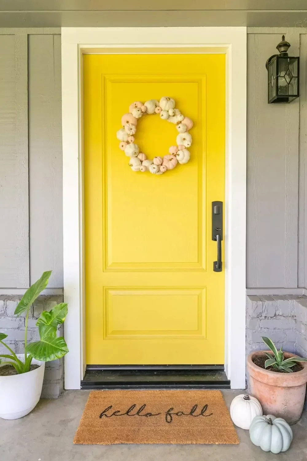 Pale Mini Pumpkins Wreath