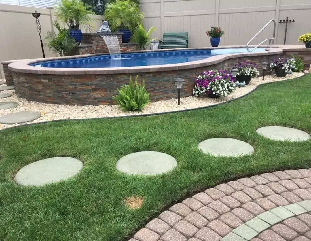 Pool Water Feature