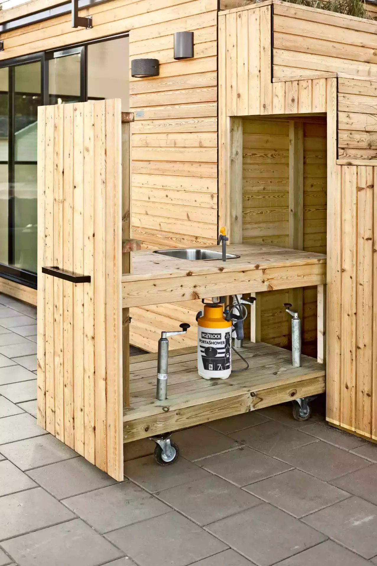 Pull-Out Kitchen