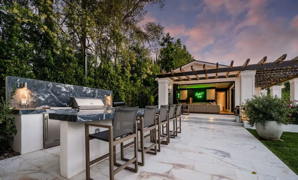 Set Up an Outdoor Kitchen