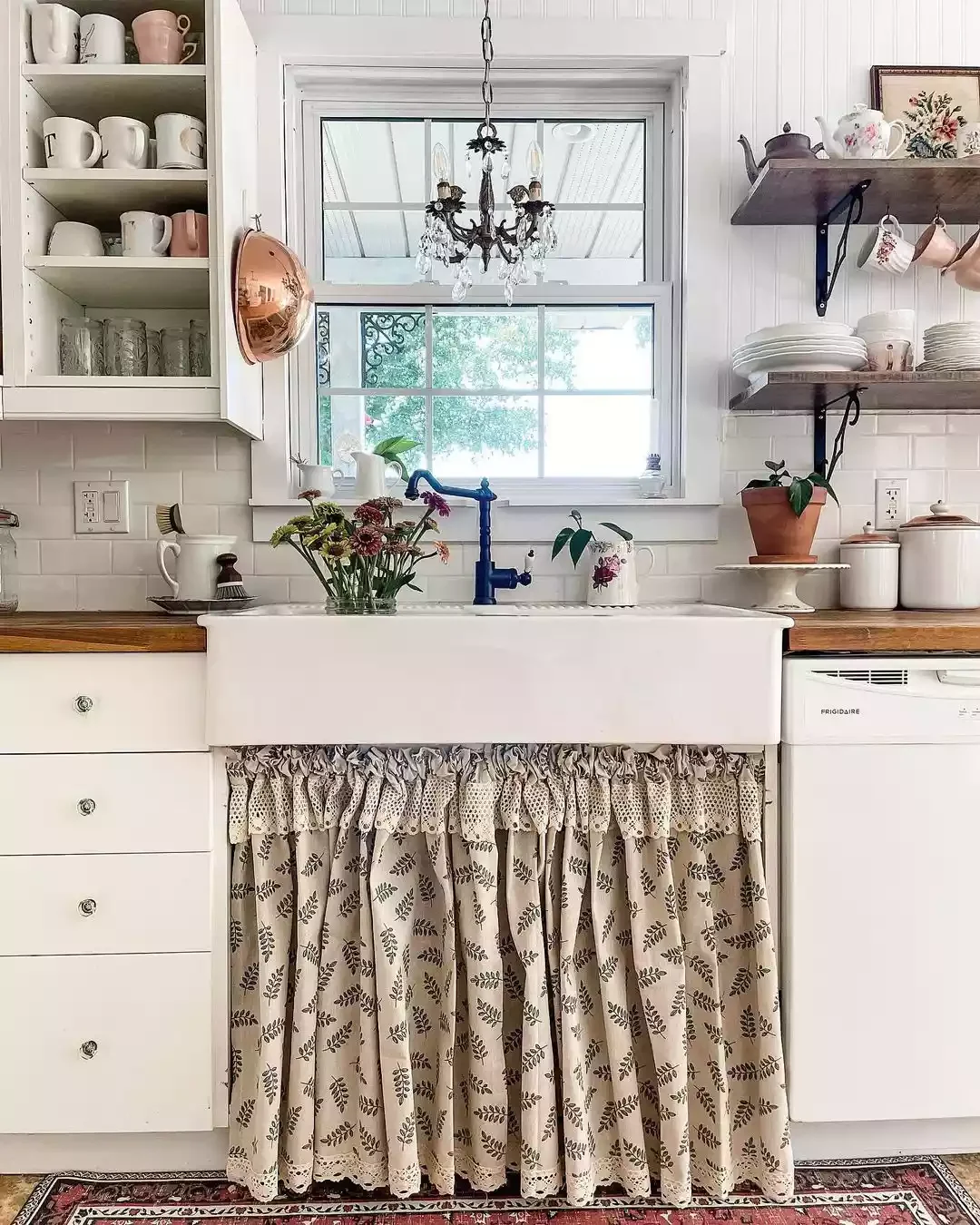 Skirt Your Sink