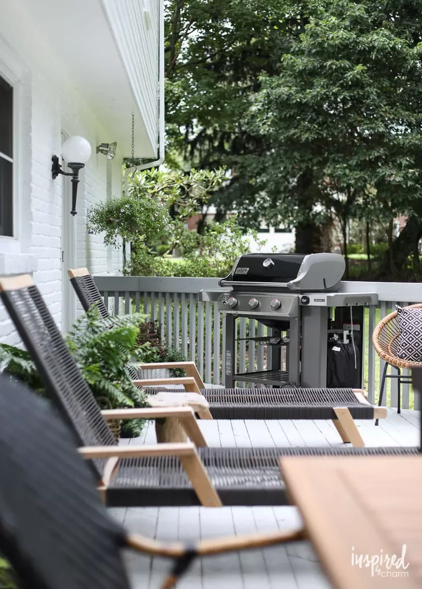 Small Outdoor Kitchen Grill