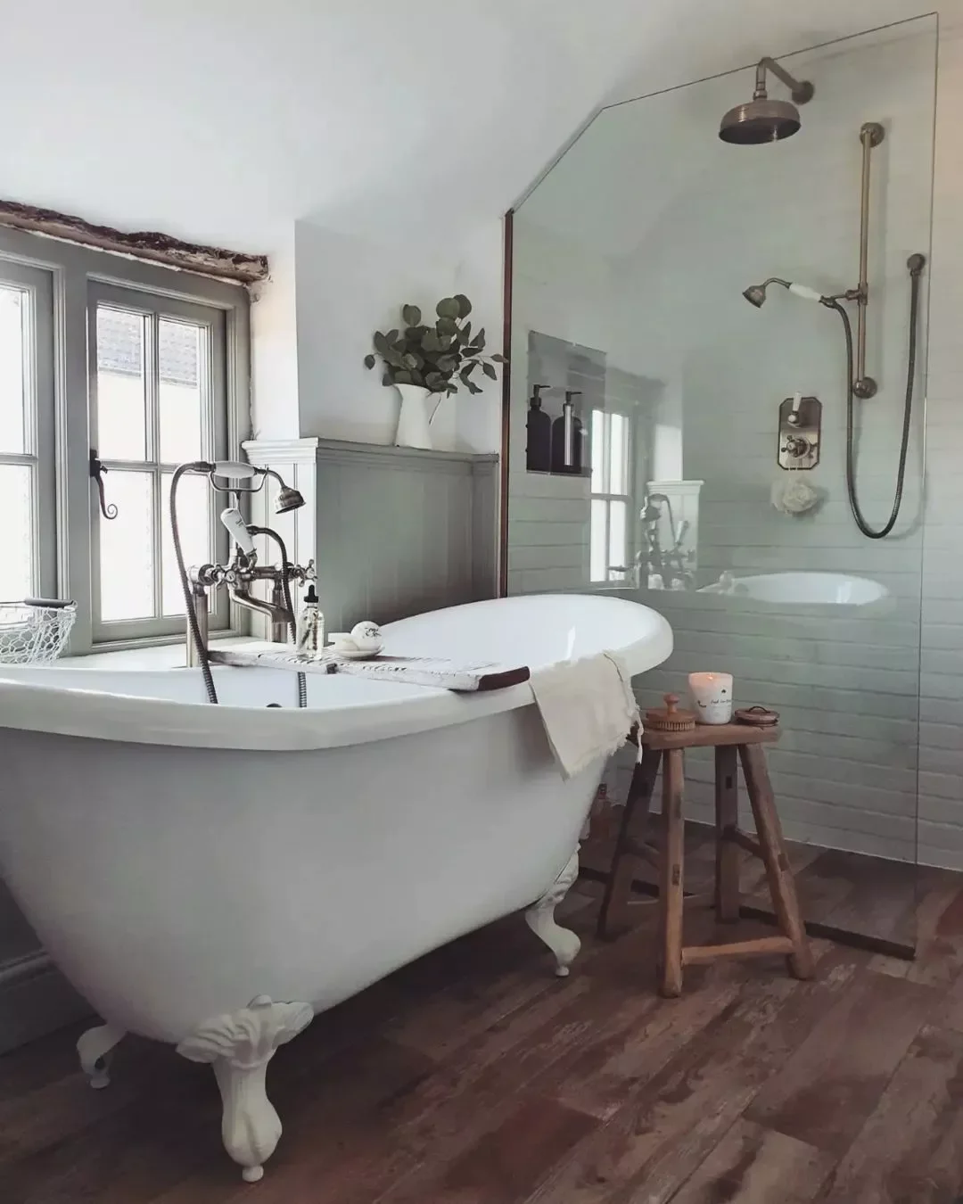 Spacious Tub