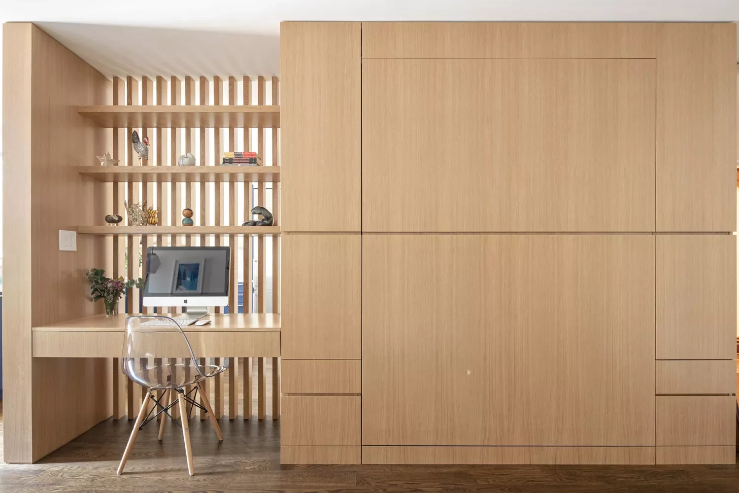 Studio Murphy Bed (Closed)
