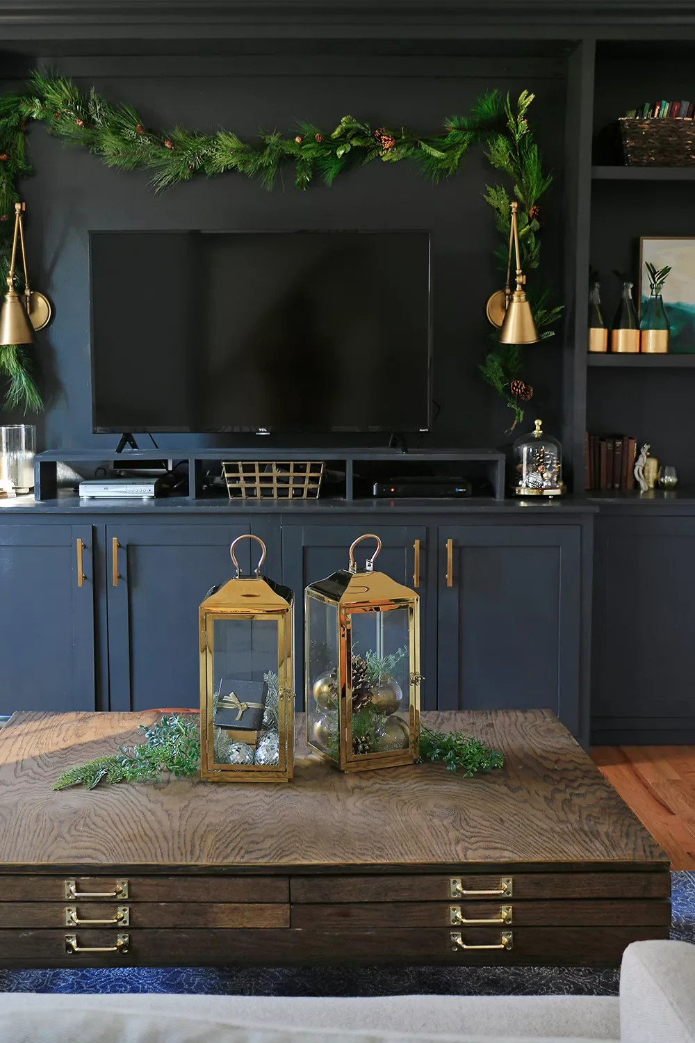 TV Wall Garland