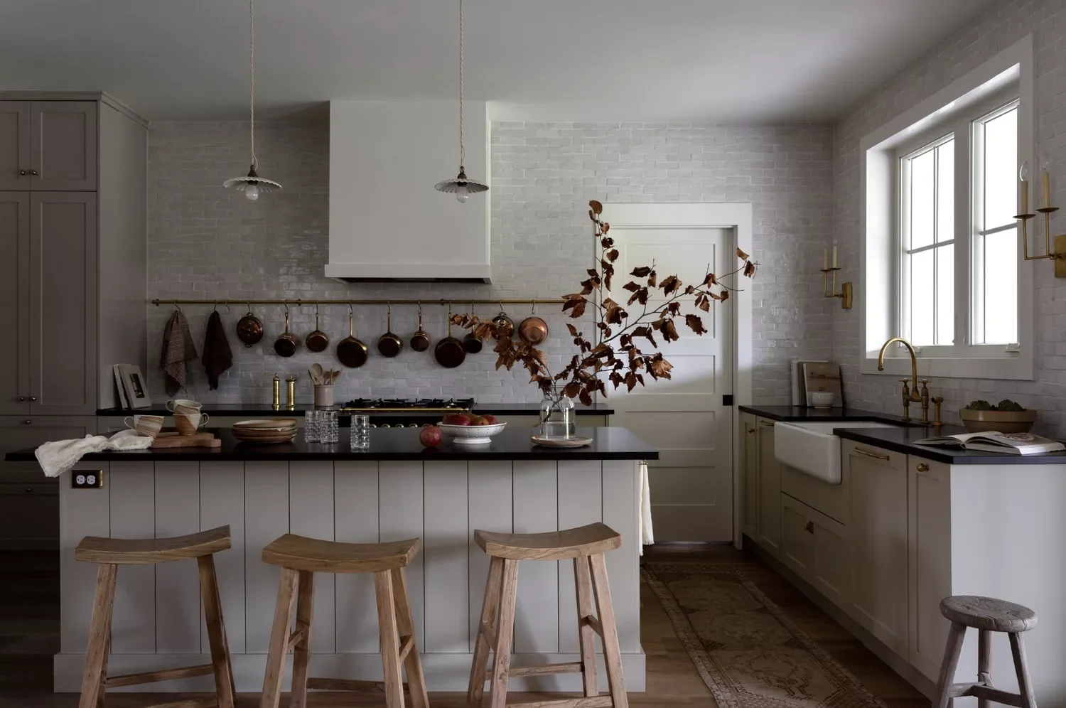 Textured White and Gold Kitchen