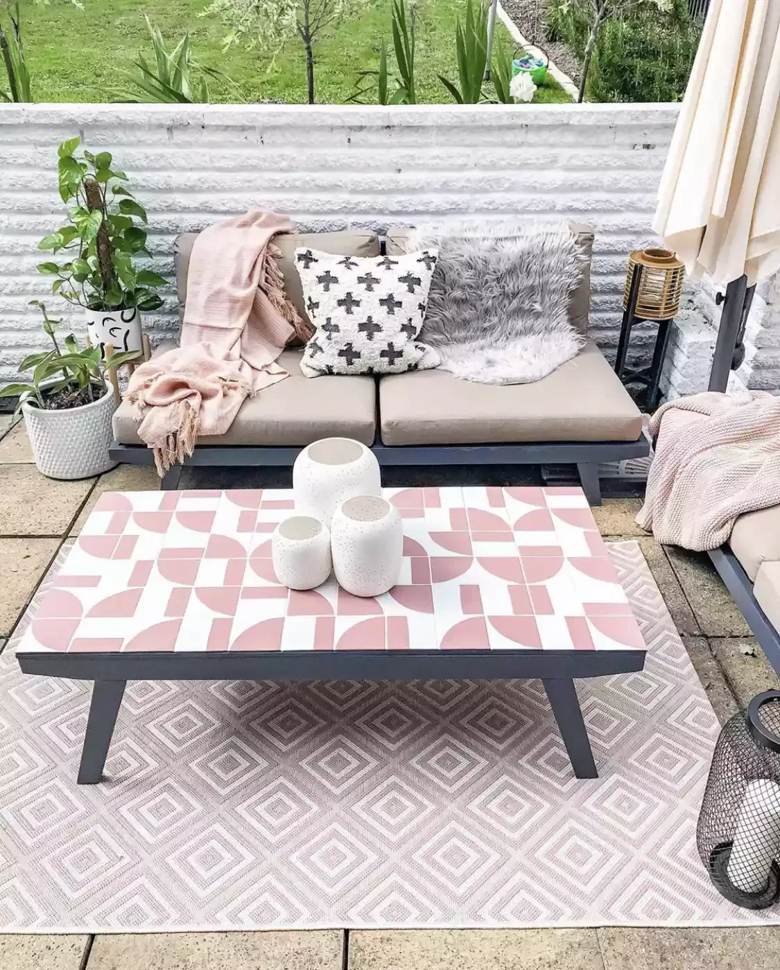 Transform the Coffee Table Top With Funky Tile