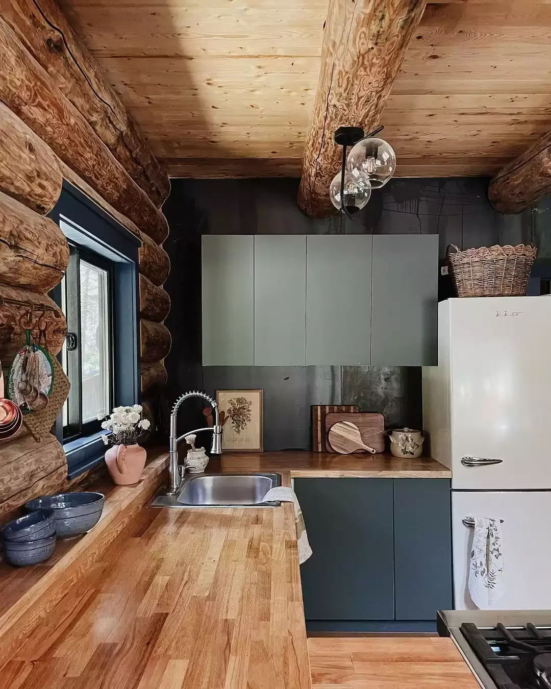 Try Pops of Earthy Paint