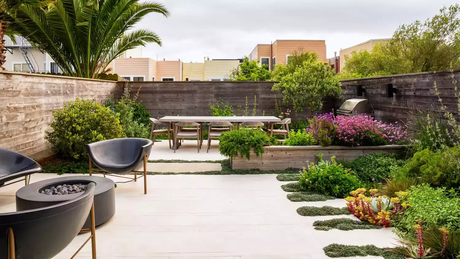 U-Shaped Privacy Fence