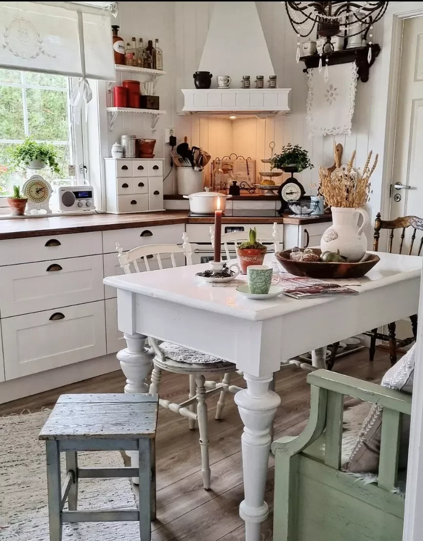 Utilize Shabby Chic Pieces