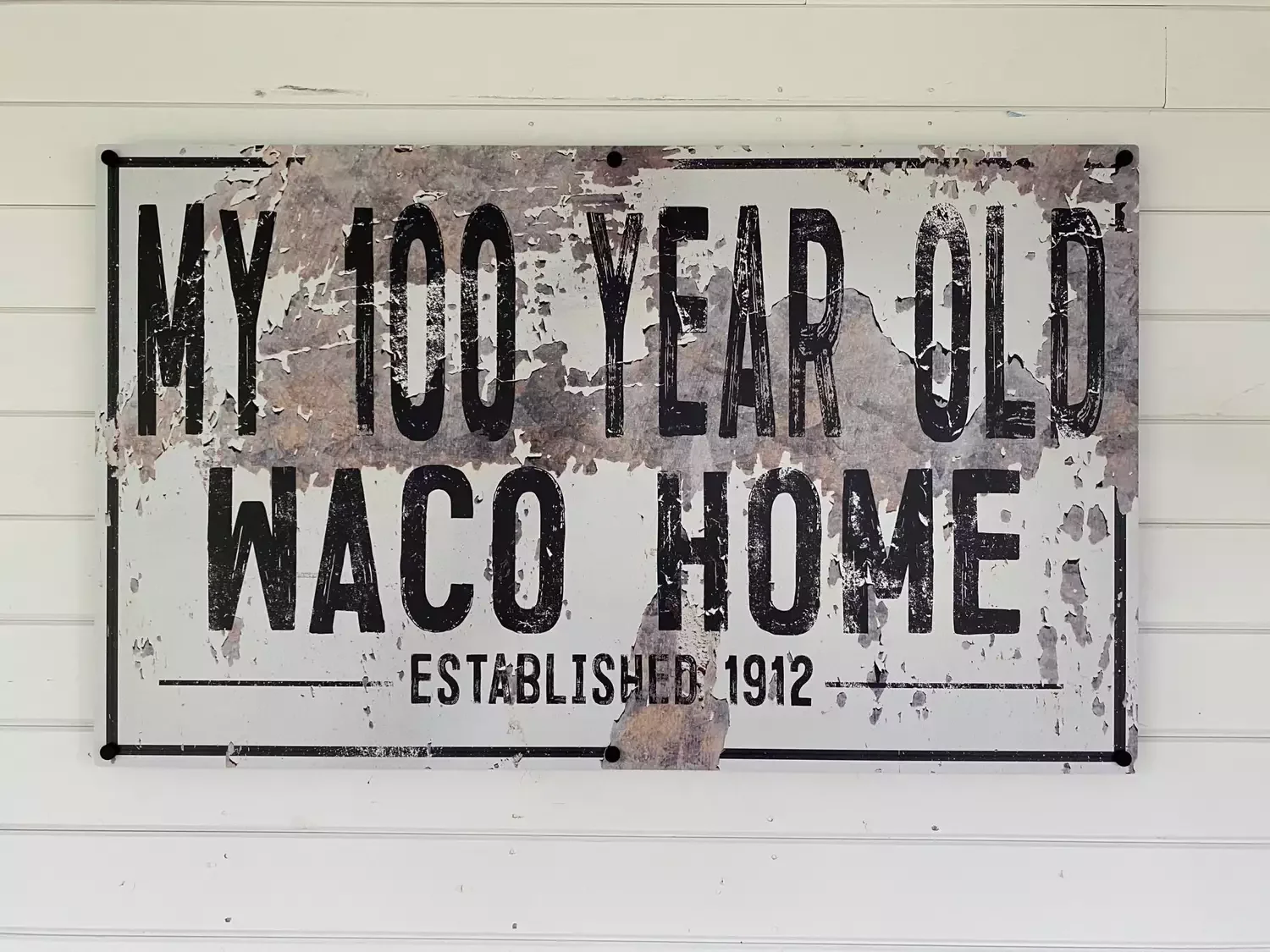Vintage-Style Welcome Sign